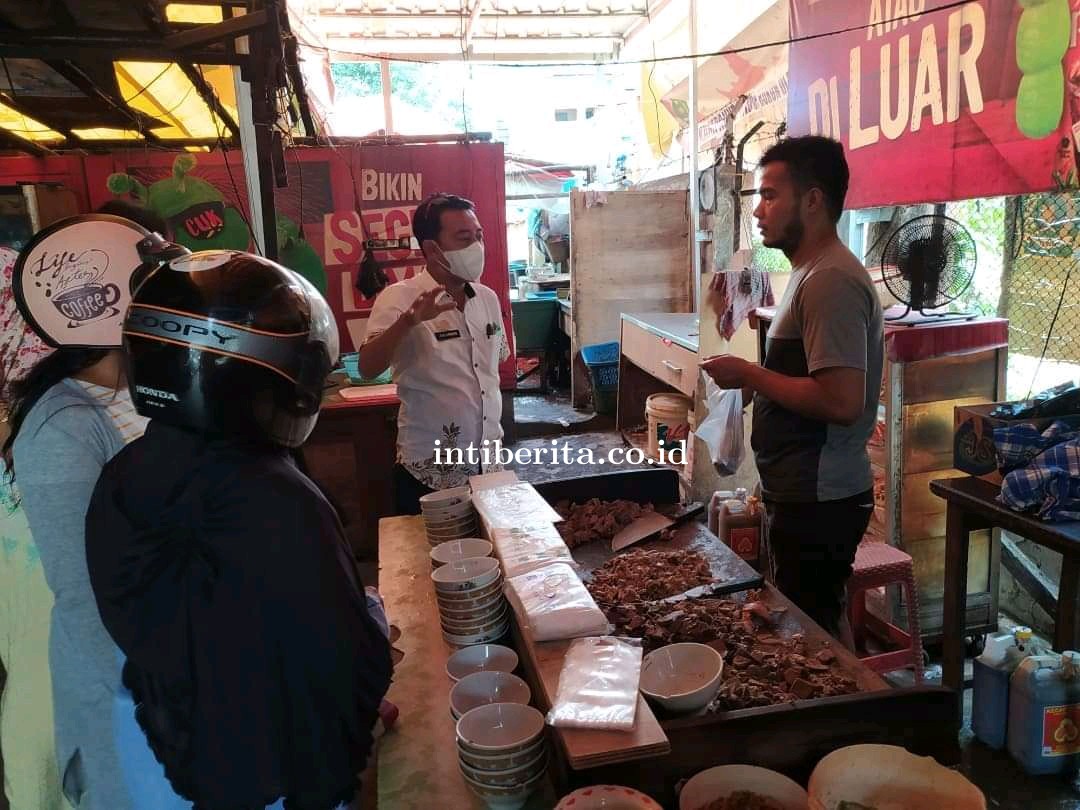 Dilapor Warga, Camat Tegur Penjual Coto Jalan Nuri