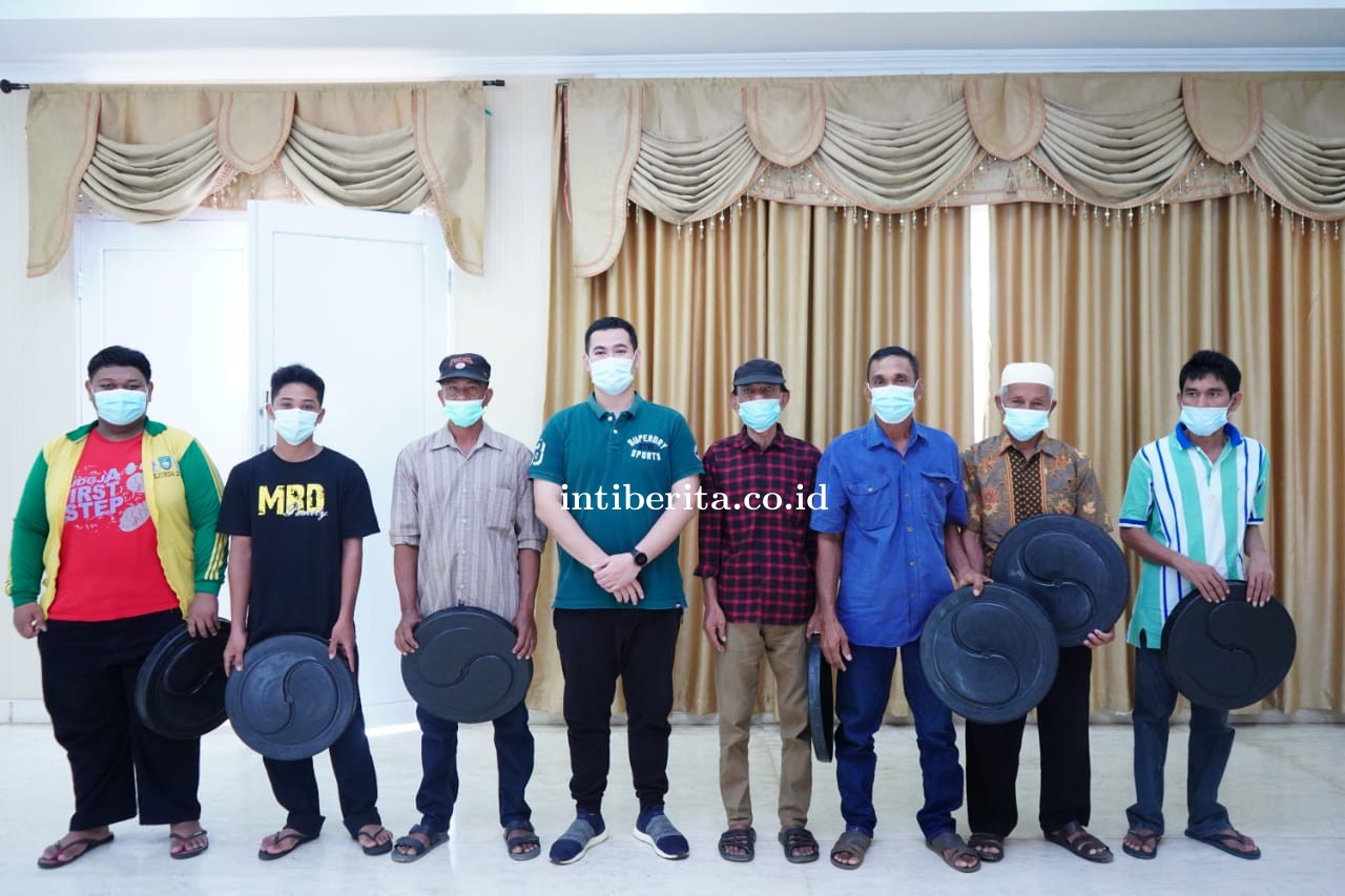 Serahkan Bantuan Bak Air, Bupati : Jangan Dijual