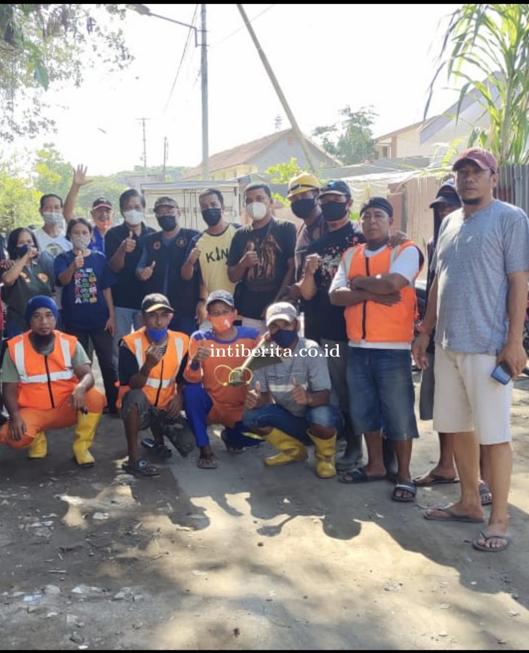 Sekcam Mariso  Melakukan Sterilisasi Wilayah di Jl. Belibis