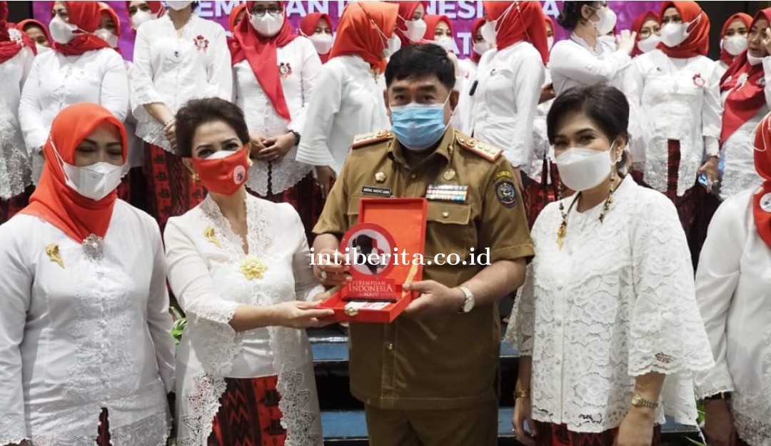 Sekprov Hayat Gani Lantik  Perempuan Indonesia Maju