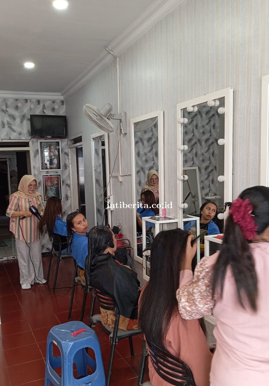 Mengais Rezeki Dari Salon Kecantikan dan Usaha Travel ke Kolaborasi  Bisnis Kerupuk