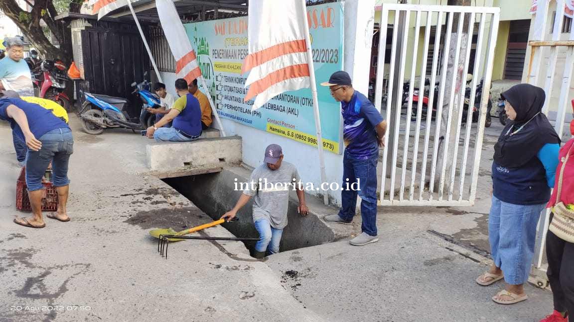 Sabtu Bersih, Sekcam Mariso Genjot Pembersihan Persiapan Pantau Adipura