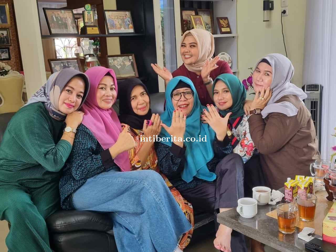 Bina Slaturrahim Kumpul Bareng Dengan Anggota Dharma Wanita Sulsel