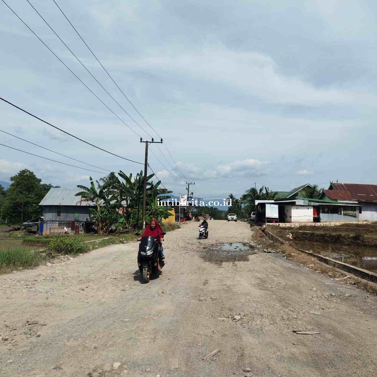 Dua Tahun Warga Nikmati Debu, Gubernur Dinilai Tidak Punya Peduli ?