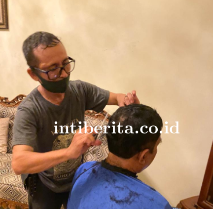 Bermula Mendapat Hidayah Meraup Untung dengan Usaha Cukur Rambut