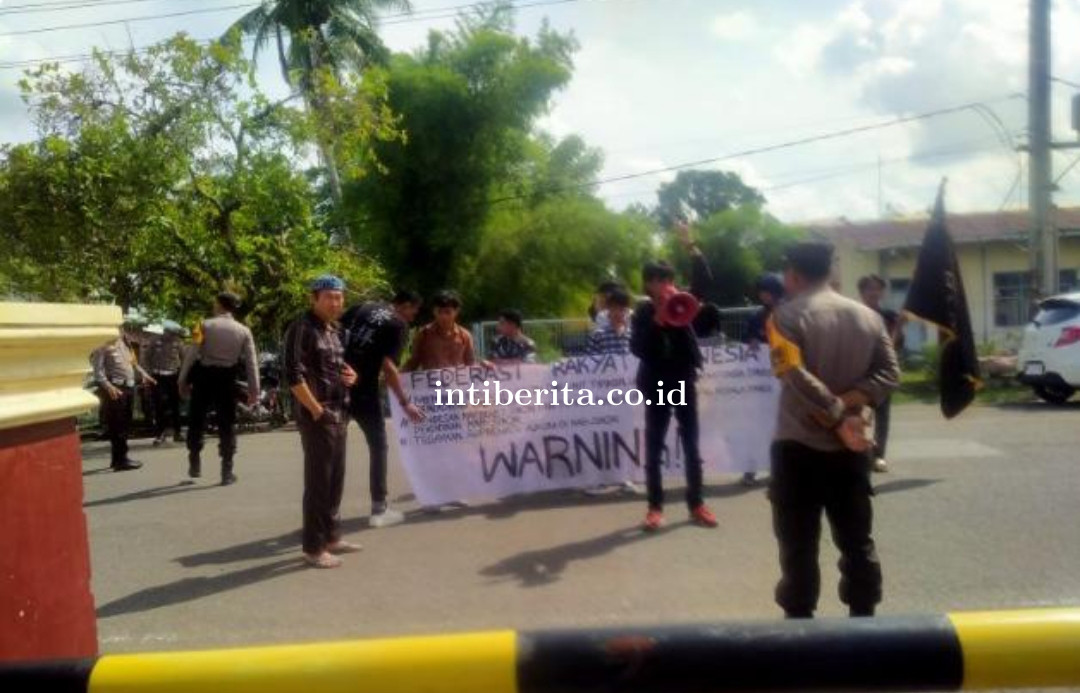 Demonstran Desak Kapolres Periksa Kadis Pendidikan Sinjai