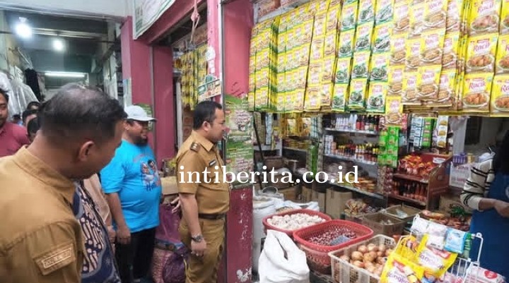 Wabup Gowa Lakukan Pemantauan Harga dan Ketersediaan Bahan Pokok Jelang Bulan Suci Ramadhan di Pasar